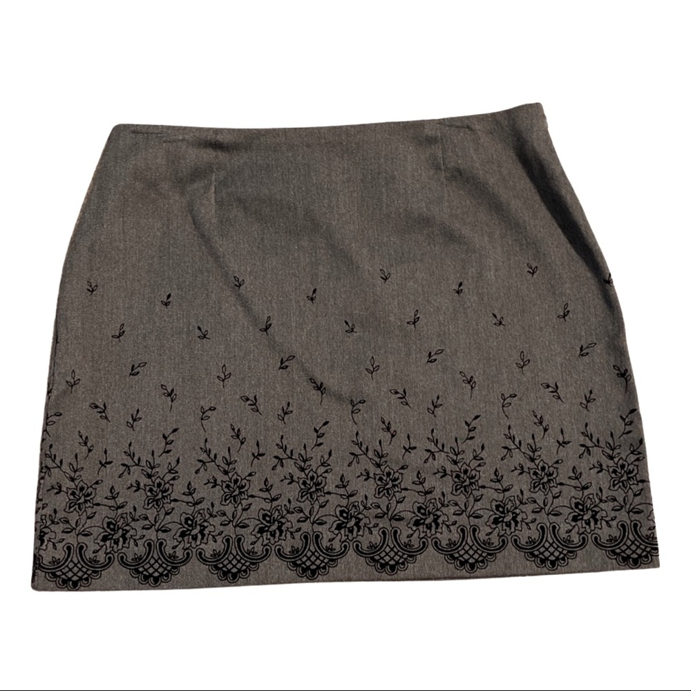 EUC size 9/10 Express skirt. Gray Stretch material with velvet detail.